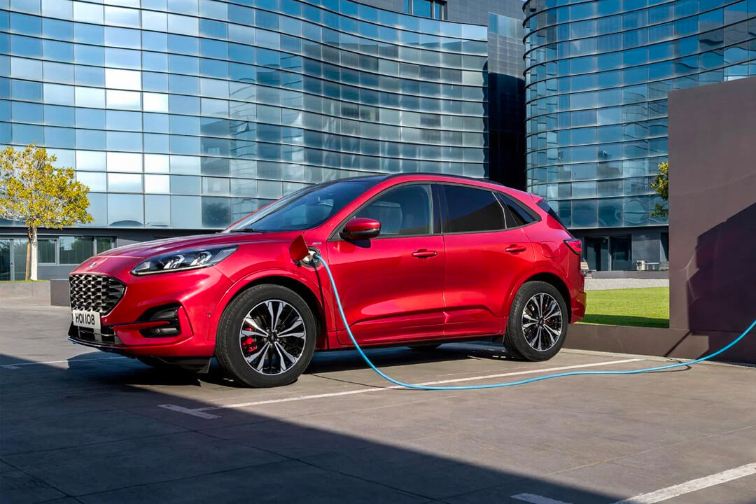 red-ford-kuga-st-line-x-hybrid-charging