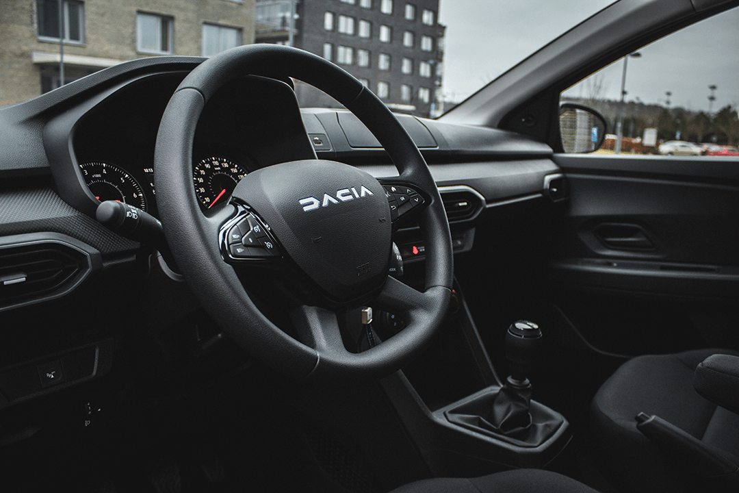 Dacia-Sandero-steering-wheel